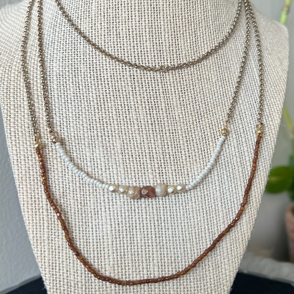 Beautiful 3 Strand Layered Necklace Brown Beading & Antique Brass Tone Chain - Picture 3 of 5